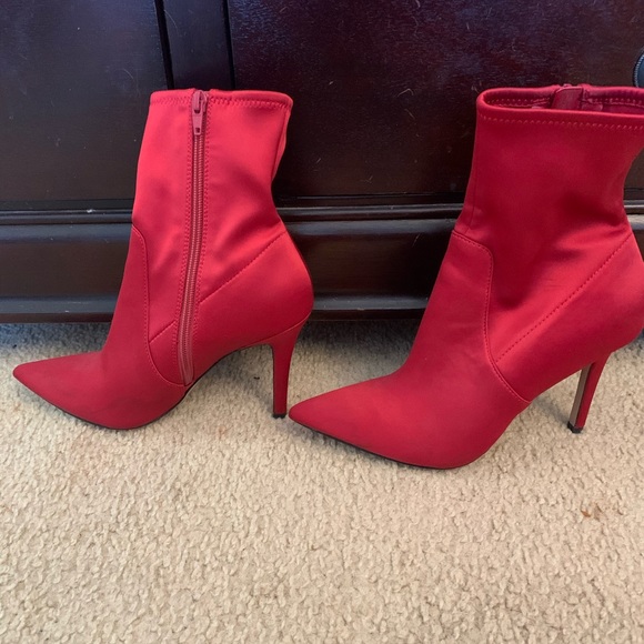 ALDO red shiny boots. 9. - Picture 3 of 6